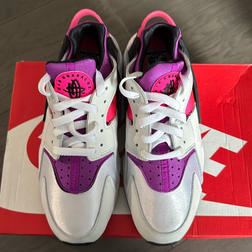 NEW Nike Air Huarache Womens Size 9.5 Athletic Shoes White/Hyper Pink DH4439-109